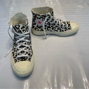 Converse Black and White High-Top Sneakers with Classic Style